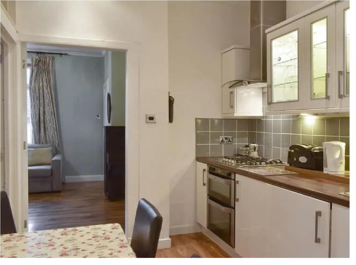 1 Bed In The Outskirts Of Edinburgh, Free Wifi & Street Parking, Self-Catering Apartment Broxburn Exterior photo