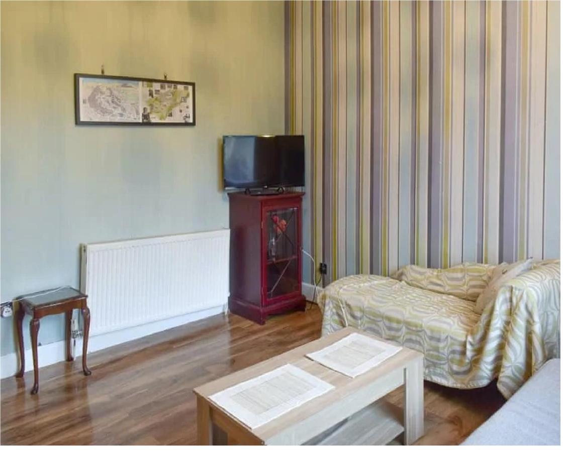 1 Bed In The Outskirts Of Edinburgh, Free Wifi & Street Parking, Self-Catering Apartment Broxburn Exterior photo