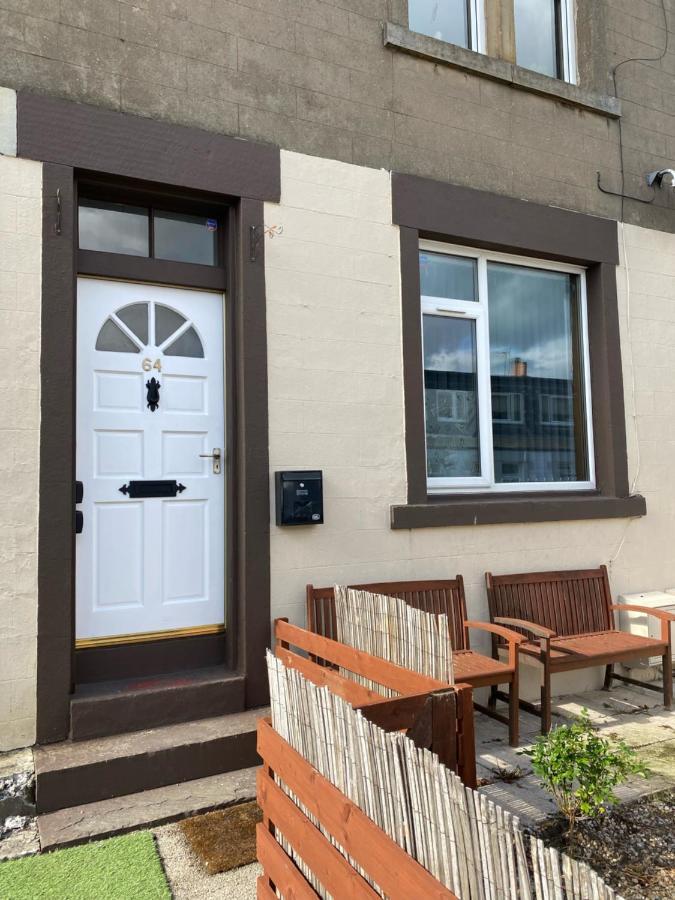 1 Bed In The Outskirts Of Edinburgh, Free Wifi & Street Parking, Self-Catering Apartment Broxburn Exterior photo